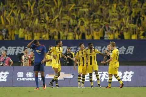 LAGDE TRØBBEL: Ousmane Dembele tegnet seg på scoringslista da United møtte Dortmund til treningskamp i fjor sommer.