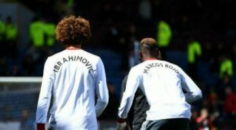 Mourinhos idé: Spillerne varmet opp med navn på baksiden mot Burnley.