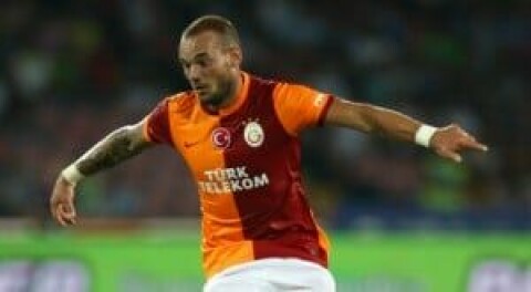 HØYE LØNNINGER: Wesley Sneijder og Dider Drogba tjente fett i den tyrkiske storklubben. Inntektee fra Champions League kommer utvilsomt godt med.