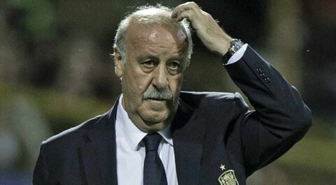 LEON, SPAIN - JUNE 11: National coach Vicente del Bosque of Spain gestures during the international friendly match between Spain and Costa Rica at Reino de Leon Stadium on June 11, 2015 in Leon, Spain. (Photo by Gonzalo Arroyo Moreno/Getty Images)