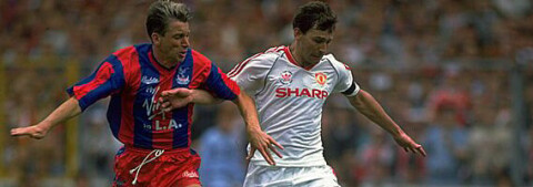 Bryan Robson of Manchester United and Alan Pardew of Crystal Palace