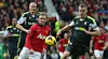 Wayne Rooney i duell med Stoke-stopperne
