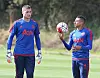 TÅLMODIG: Sam Johnstone og Jesse Lingard startet sesongen som utfordrere til en plass på laget. Lingard har spilt seg inn, mens Johnstone har sett Uniteds kamper fra benken og tribunen.