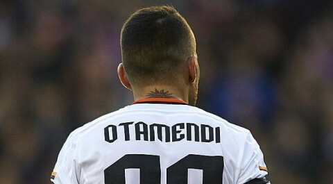 OTAMENDI: Vår neste stopper? Kanskje, men en avtale er ikke så nær som enkelte tabloidaviser påstår. Valencia CF v Real Madrid CF - La Liga