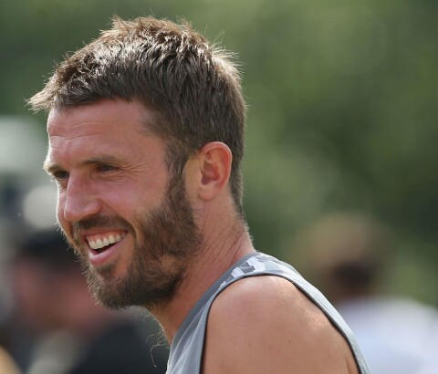 Holder koken: Michael Carrick.