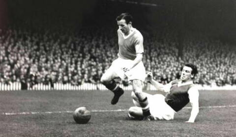 JOHNNY BERRY: Her i aksjon mot Arsenal på Old Trafford i 1957.