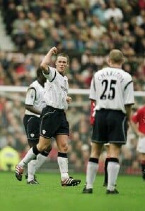 SENKET UNITED: Kevin Nolan startet snuoperasjonen da Bolton vant på Old Trafford i 2001.