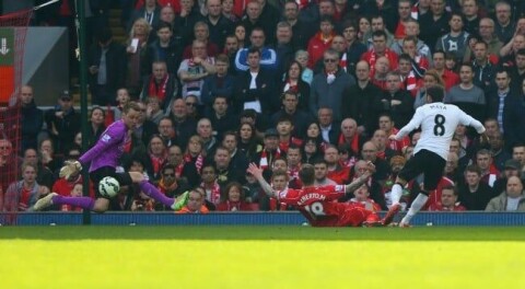 1-0: Mata sender ballen kaldt forbi Mignolet. 467236500