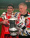 inni_sak_eric_cantona_og_peter_schmeichel_1994_fa_cup_finale