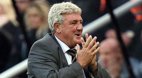 Beundrer Sam Johnstone: Steve Bruce i Aston Villa.