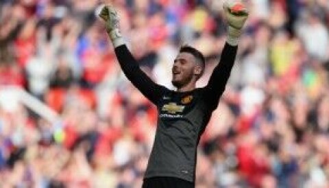 David de Gea strekker armene i været