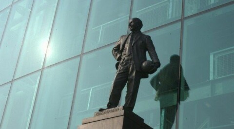 Matt Busby-statuen utenfor Old Trafford.