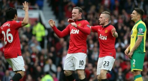 JUBEL: United-gutta feirer 2-0-scoringen til Wayne Rooney.
