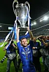 ERFAREN: Juan Mata – her med det gjeveste troféet han vant med Chelsea i 2012.