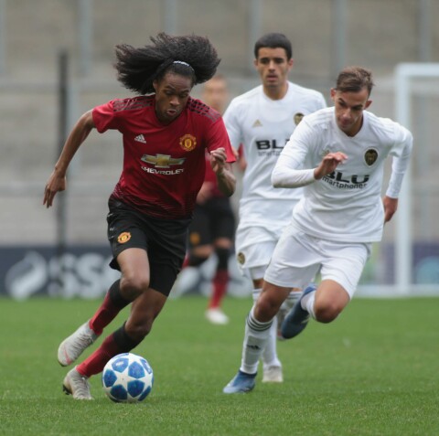 SNAKKES: Tahith Chong viste frem farten sin ved flere anledninger mot Valencia.