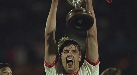 Gary Pallister feirer triumfen i Cupvinnercupen i 1991.