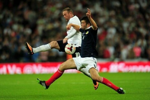 Rooney spilte for England i midtuken, og skal være i fysisk form til å spille mot Swansea.
