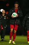 Cristiano Ronaldo med matchballen.