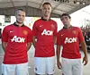 FORNØYD TRIO: Tom Cleverley, Jonny Evans og Rafael da Silva ledet lokale lag i five-a-side-turnering i Bangkok.