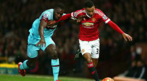 MANCHESTER, ENGLAND - DECEMBER 05: Jesse Lingard of Manchester United and Michail Antonio of West Ham United compete for the ball during the Barclays Premier League match between Manchester United and West Ham United at Old Trafford on December 5, 2015 in Manchester, England. (Photo by Clive Brunskill/Getty Images)
