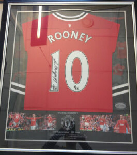 Signert Rooney-trøye