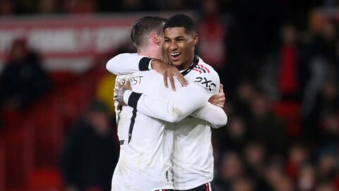 TOMÅLSLEDELSE: Marcus Rashford gratulerer Wout Weghorst etter nederlenderens første scoring i United-drakten. Da hadde Rashford selv allerede besørget 1-0. Uten navn-1