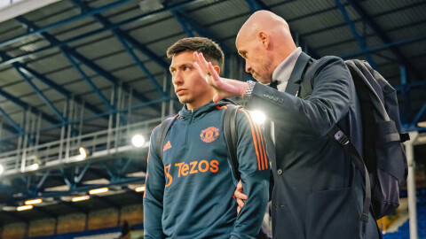 SMART TREKK: Det manglet ikke på skeptikere da Ten Hag ønsket å hente Lisandro Martínez fra Ajax til United, men investeringen i den argentinske midtstopperen har vært en genistrek av Ten Hag og United. Everton FC v Manchester United - Premier League