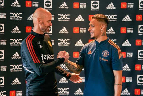PRESSET PÅ: Erik ten Hag la press på United-ledelsen for å få på plass en overgang for Antony før sommervinduet stengte. Han fikk viljen sin og ble gjenforent med den brasilianske kantnspilleren som han også var sjef for i Ajax. Manchester United Announce New Signing