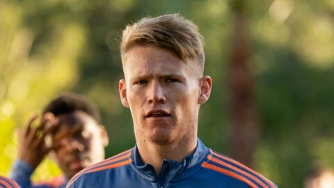 MØTTE FANSEN: Scott McTominay, Diogo Dalot og Erik ten Hag selv har stilt opp på egne pressekonferanser for fansen. De har vist seg å være meget populære selv om de ikke kan erstatte de vanlige pressekonferansene der journalistene som følger United tett er på plass. GettyImages-1245355550