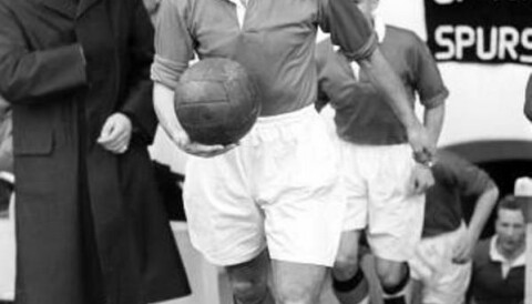 8. sep. 1954: ALLENBY CHILTON leder United ut til bortekamp mot Tottenham. 8. sep. 1954: ALLENBY CHILTON leder United ut til bortekamp mot Tottenham.