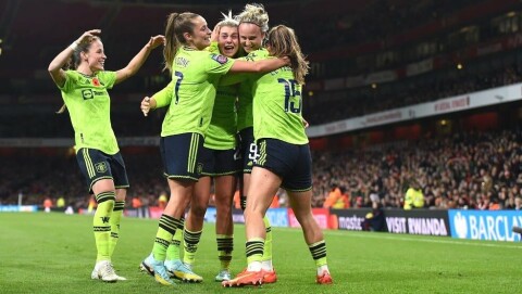 HAR HATT ET TØFT KAMPPROGRAM: Manchester United (her under feiringen av Alessia Russos seiersmål på overtid på Emirates Stadium). utdjubelars191122