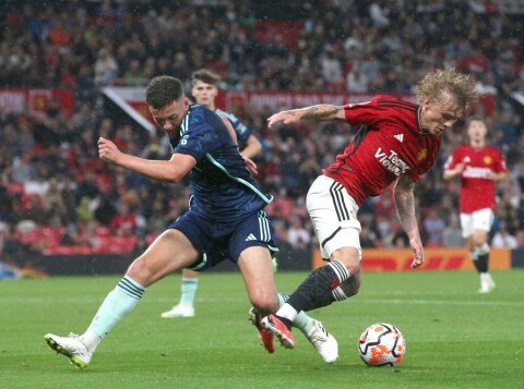 LÅ UNDER TIL PAUSE: Isak Hansen-Aarøen og United. Manchester United U21 v Leeds United U21: Premier League 2