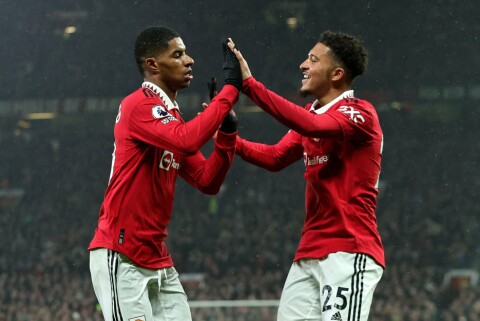 28 MÅL: Marcus Rashford står med 28 scoringer i alle turneringer. Her jubles det for mål mot Brentford med Jadon Sancho. Manchester United v Brentford FC - Premier League