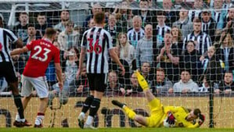 Newcastle United v Manchester United - Premier League