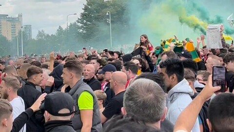Se hvordan fansen stengte Megastore! fans