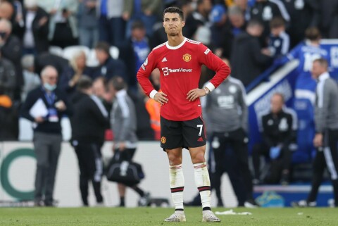 FÅTT LITE HJELP: Cristiano Ronaldo er én av få spillere som har prestert denne sesongen. Her er han skuffet etter 4-2-tapet for Leicester i oktober. Leicester City v Manchester United - Premier League