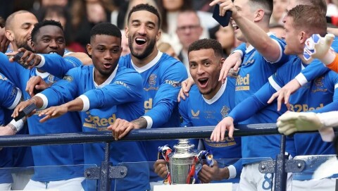 HYGGELIG AVSLUTNING: Amad Diallos siste kamp for Rangers ble den skotske cupfinalen, hvor Rangers vant 2-0 mot Hearts etter ekstraomganger. rangersjubel210522