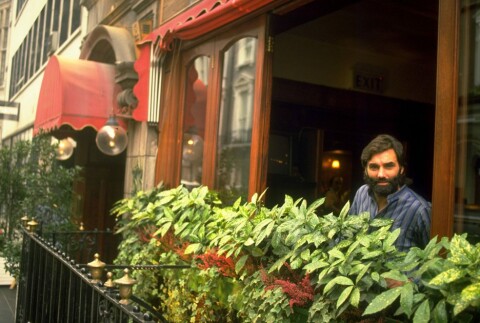 GUDEBENÅDET TALENT: George Best, her fotografert i London, var en spiller verden aldri hadde sett maken til da han tok Old Trafford med storm. GUDEBENÅDET TALENT: George Best, her fotografert i London, var en spiller verden aldri hadde sett maken til da han tok Old Trafford med storm.