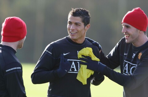 PÅ SAMME LAG: John O’Shea og Cristiano Ronaldo på Carrington høsten 2008. O’Shea var trolig overlykkelig over å ha fått Ronaldo som lagkamerat etter å ha blitt rundspilt i treningskampen mot Sporting i 2003. PÅ SAMME LAG: John O’Shea og Cristiano Ronaldo på Carrington høsten 2008. O’Shea var trolig overlykkelig over å ha fått Ronaldo som lagkamerat etter å ha blitt rundspilt i treningskampen mot Sporting i 2003.