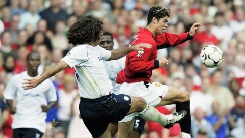 TERRORISERTE BOLTON I DEBUTEN: Cristiano Ronaldo, her i duell med Ivan Campo. TERRORISERTE BOLTON I DEBUTEN: Cristiano Ronaldo, her i duell med Ivan Campo.