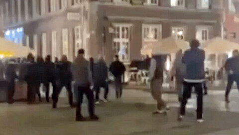 – Fotballpøbler angrep United-fans. Tre skadet videoball
