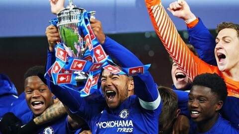 KAPTEINBROR: Broren Reece ledet Chelsea til seier i FA Youth Cup i 2018, og ble også kåret til årets akademispiller i Chelsea. Nå er han leid ut til Wigan i Championship – noe som gjorde det lettere for Lauren James å dra til United. KAPTEINBROR: Broren Reece ledet Chelsea til seier i FA Youth Cup i 2018, og ble også kåret til årets akademispiller i Chelsea. Nå er han leid ut til Wigan i Championship – noe som gjorde det lettere for Lauren James å dra til United.