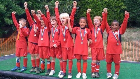 LAUREN OG GUTTA: Lauren har alltid fått matchet seg med gutta, det skjedde til og med i tenårene i Arsenal, og det tok faktisk litt tid før hun for første gang spilte kun med andre jenter. LAUREN OG GUTTA: Lauren har alltid fått matchet seg med gutta, det skjedde til og med i tenårene i Arsenal, og det tok faktisk litt tid før hun for første gang spilte kun med andre jenter.