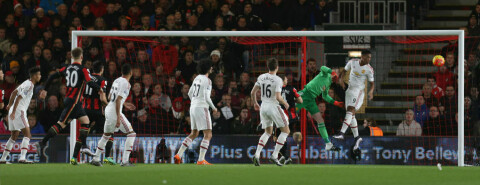 BOURNEMOUTH, ENGLAND - DECEMBER 12: David de Gea of Manchester United is powerless to keep out a corner from Junior Stanislas of Bournemouth to score their first goal during the Barclays Premier League match between AFC Bournemouth and Manchester United at Vitality Stadium in Bournemouth, England. (Photo by John Peters/Man Utd via Getty Images)
