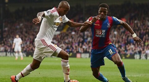 LONDON, ENGLAND - OCTOBER 31: Ashley Young of Manchester United and Wilfried Zaha of Crystal Palace compete for the ball during the Barclays Premier League match between Crystal Palace and Manchester United at Selhurst Park on October 31, 2015 in London, England. (Photo by Alex Broadway/Getty Images)